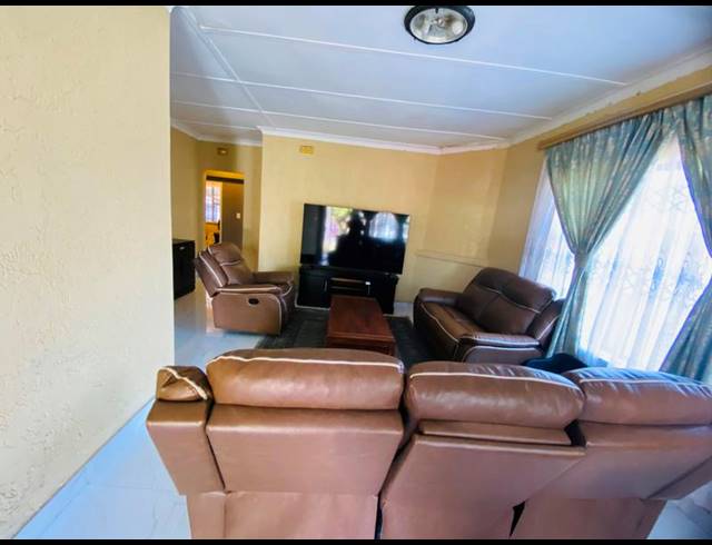 3 BEDROOM HOUSE FOR SALE IN SOUTH HILLS